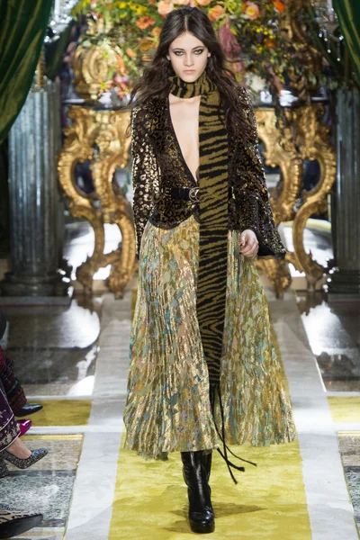 Look 25